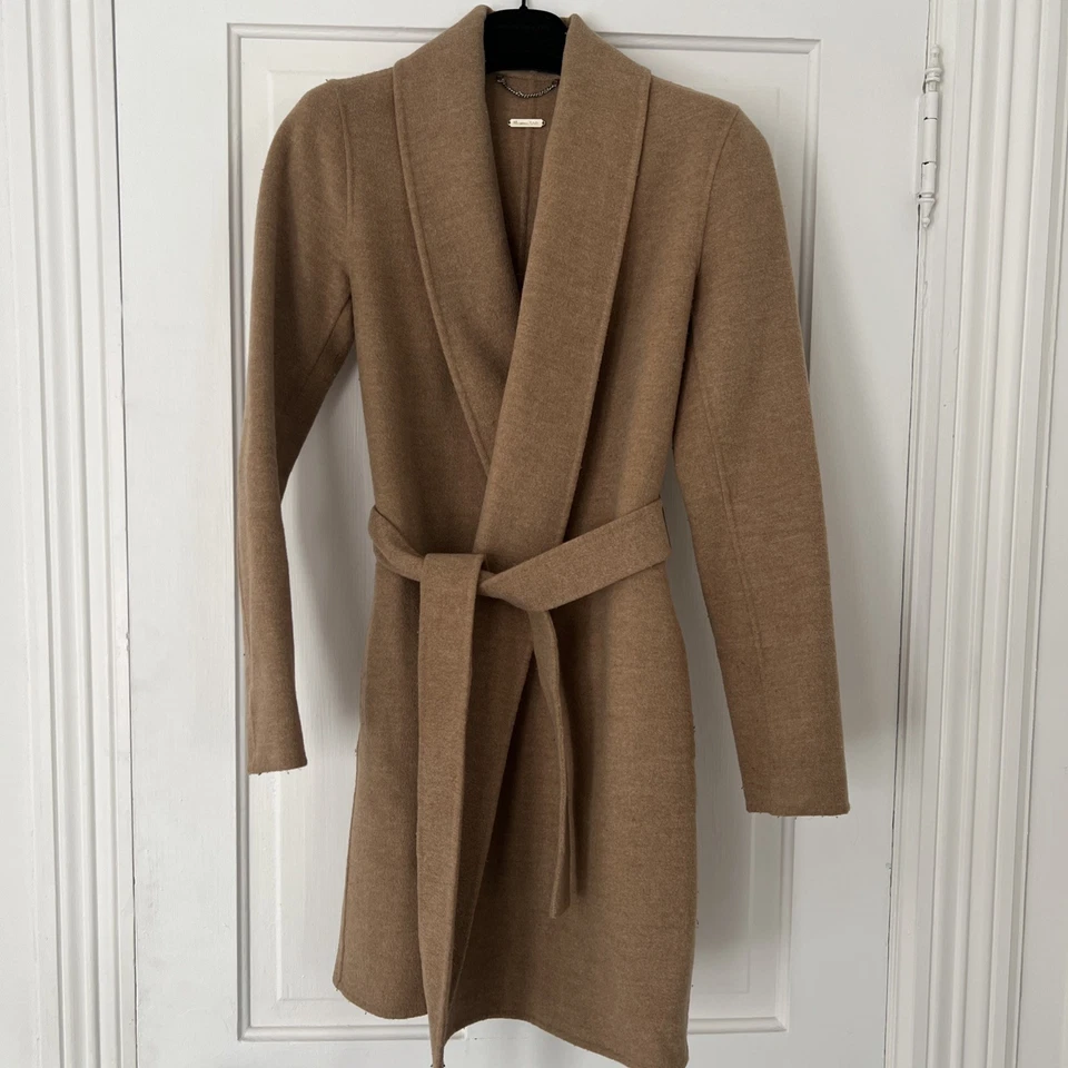 Chaqueta envolvente de lana MASSIMO DUTTI Foto 1 de 4