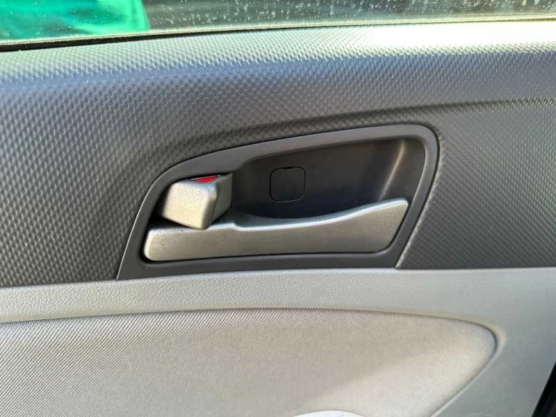Manija interior de la puerta del conductor trasero izquierdo 2015 16 17 Hyundai Accent Foto 1 de 4