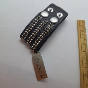 Studio S schwarzes Lederarmband mit silbernen Nieten - Bild 1 von 4