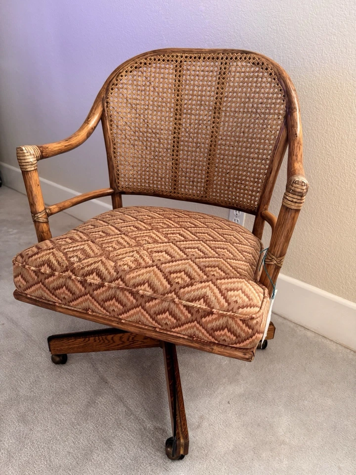 Silla de escritorio de oficina ejecutiva giratoria de bastón de ratán McGuire coleccionable de colección Foto 1 de 4