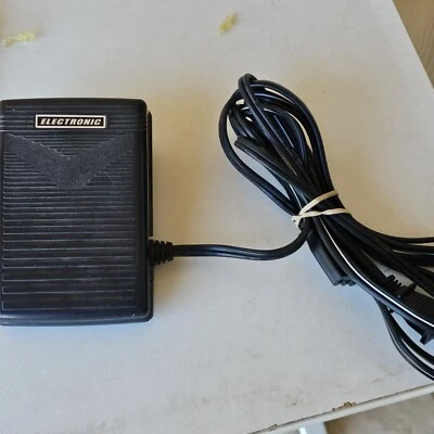 Singer Sewing Machine Foot Pedal, Speed Controller Model 4c-316b 3-Pin - Image 1 of 4