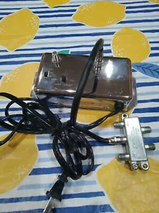 Radio Shack Archer 15-1113A UHF VHF FM 20dB Signal Amplifier 117VAC 60Hz 3.6W - Picture 1 of 3