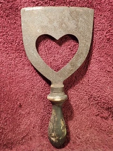 ANTIKER 1800 / Anfang 1900 HANDGEMACHTER LEBENSMITTELZERKLEINERER mit HERZ SCHWEDEN SCHWEDISCH - Bild 1 von 4