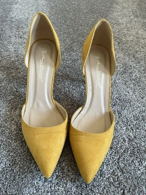 Anne Michelle Women's Pointed Court Heel, Mustard, Size 7 - Image 1 of 4