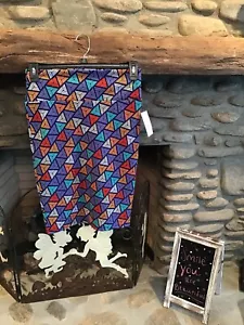 Lularoe Cassie Rock Neu mit Etikett 95/5 Mischung schwarz mit mehrfarbigen Dreiecken strukturiert - Bild 1 von 1