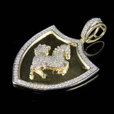 Colgante escudo caballo Ferrari chapado en oro amarillo de 14 quilates moissanita real de 1,5" 1 Ctw Foto 1 de 4