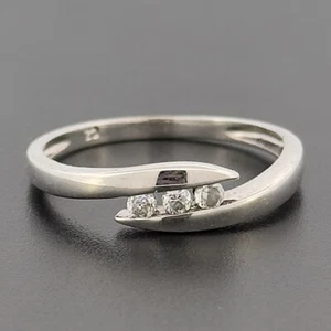 9ct White Gold Three Stone Ring Size M 1/2 Hallmarked - Picture 1 of 9