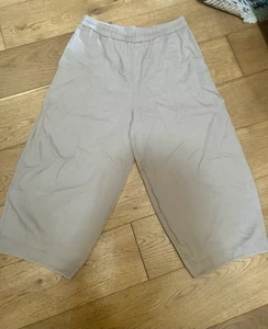 Pantalón corto Cos pierna ancha beige talla 42 UK 14 - Imagen 1 de 8