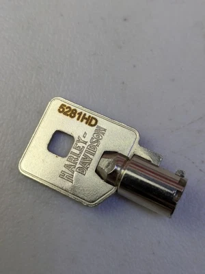 正品原始设备制造商哈雷戴维森枪管钥匙 71452-91A / 90300043 代码:5281 — 第 1/4 张图片