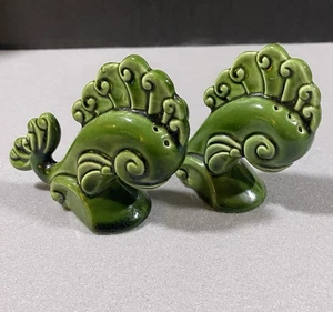 Antike Art, Deco, grüne Keramik Delfin, Fisch, Salz und Pfefferstreuer - Bild 1 von 8