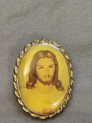 Jesús Sagrado Corazón Ovalado Solapa Pin Corbata Tono Dorado Cúpula Clutch Espalda Religiosa Foto 1 de 3