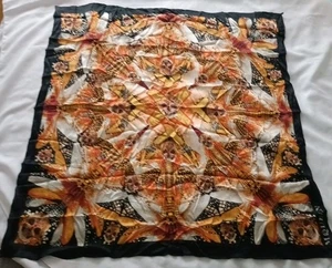 Bufanda de seda Alexander McQueen con estampado de calavera 40"x40" - Imagen 1 de 6