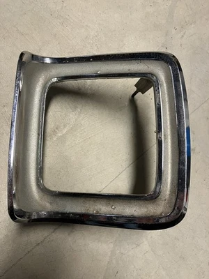 Оригинальный ободок заднего фонаря правый под правую руку Mopar 1969 69 Plymouth Roadrunner - Изображение 1 из 4