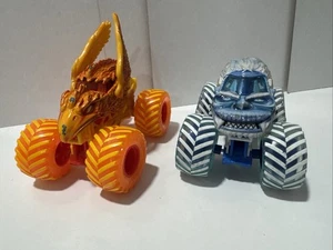 Monster Jam Fire & Ice Wildfire & Yeti 2019 Spin Master exclusivo de Walmart raro - Imagen 1 de 16