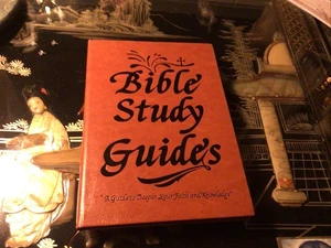 66-Page Bible Study Guide & Devotional Journal: Women's 66-Page Yearlong Plan... - Foto 1 di 11