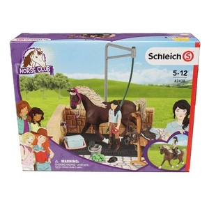 Horse Club Washing Area Set Featuring Emily & Luna by Schleich 42438 - Picture 1 of 1