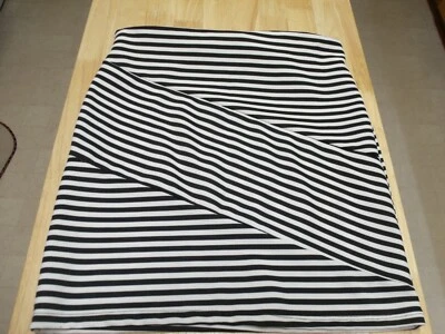 NWOT WET SEAL WOMEN'S SIZE M BLACK/WHITE STRIPED ELASTIC WAIST SKIRT - Image 1 of 3