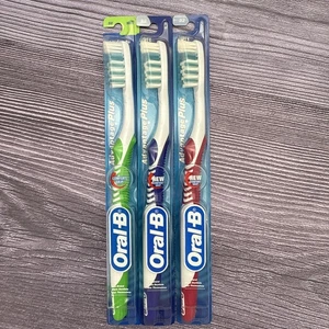 3 Lot Oral-B Toothbrush Advantage PLUS (32) Comfort Grip 40 Regular SOFT 2002 - Picture 1 of 10