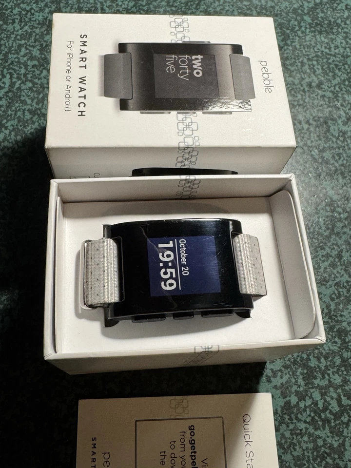 Pebble Smart Watch mit E-Ink Display - Bild 1 von 4