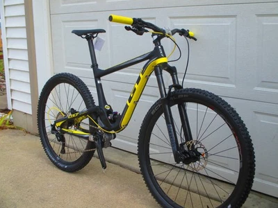 New Build Custom - Full Carbon GT Helion - 27.5 -  Small - XT M8000 - Must see - Image 1 of 4