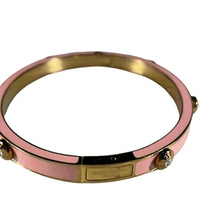 Icónico brazalete Henri Bendel esmaltado, rosa con inserciones de cristal - Imagen 1 de 2
