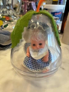 Vintage Furga Italian Doll Cacio con la Pera "Baby in a Pear" - Picture 1 of 8