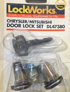 Juego de cerraduras de puerta DL47380 Chrysler Mitsubishi cerraduras 2 puertas cilindro 2 llaves instr - Imagen 1 de 11