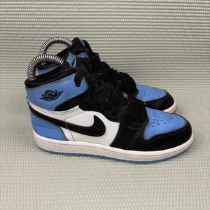 Air Jordan 1 Retro Alto OG “UNC Puntera/Azul Universitario” FD1412-400 Gradeschool Talla 1Y - Imagen 1 de 11