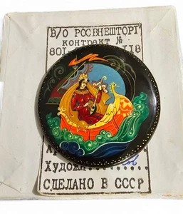 Vintage USSR Palekh Village Black Lacquer Hand Painted Brooch Pin 2 In With Box - Picture 1 of 7