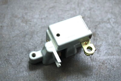 Conjunto de trava de assento 2009 Yamaha Zuma 125 fabricante de equipamento original B4431 - Imagem 1 de 4