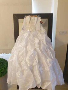 Beautiful White Wedding Dress - Picture 1 of 6