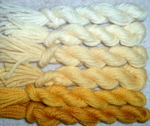 Paternayan Wolle 3fädig Persergarn Needlepoint Crewel 710 Senfgelb Familie - Bild 1 von 1