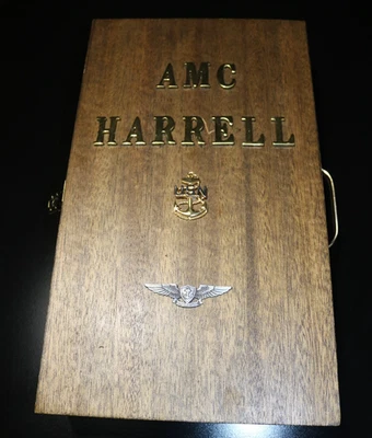 Caja de madera de cintas y recuerdos de militar de la Marina de los Estados Unidos Foto 1 de 4
