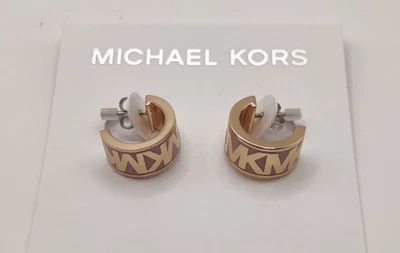 PENDIENTES ARO HUGGIE MICHAEL KORS ORO ROSA, ESMALTE MALVA ROSA LOGOTIPO MK -MkJ0027 Foto 1 de 4
