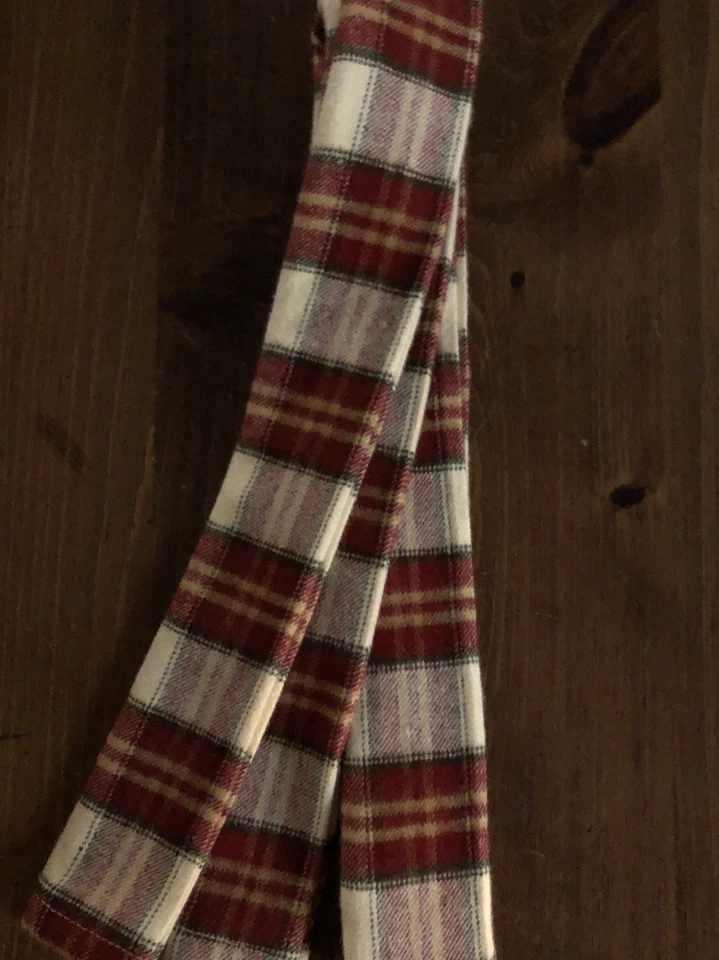 A Flanel Four Told Foxhunting Stock Tie, Ivory, Burgandy - Image 1 of 1