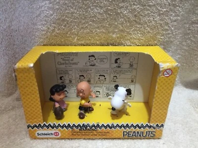 Juego de 3 figuras clásicas de fútbol Schleich Peanuts Alemania ~ Lucy Charlie Snoopy Foto 1 de 4