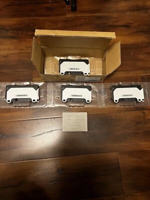 Genuine OEM Porsche Front Brake Pad Set 95B698151H — 第 1/4 张图片
