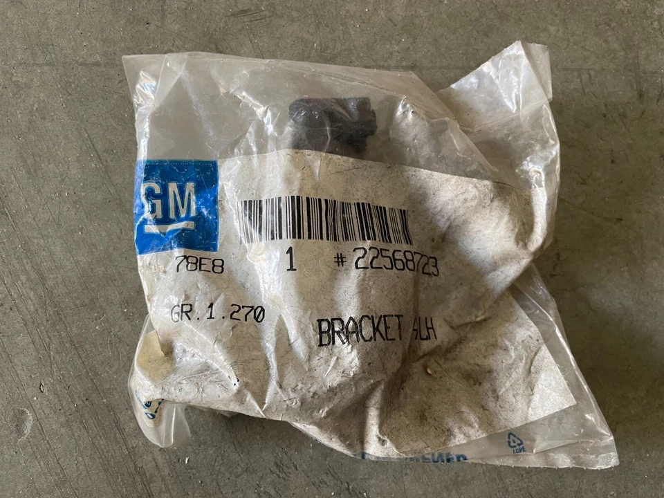 GM Radiator Mount Bracket For Buick Skylark Oldsmobile Achieva Pontiac Grand Am Foto 1 de 1