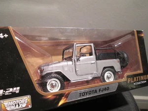 1 : 24  Toyota FJ40 Cabrio  1960  Jeep  silber   Motormax Platinum Collection - Bild 1 von 4
