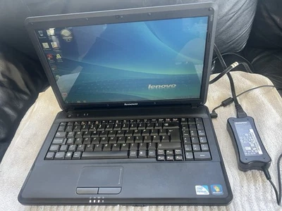 Portátil Lenovo G550, 15,6”, Pentium doble núcleo, 2,10 GHz, 3 GB de RAM (configuración de fábrica) Foto 1 de 4