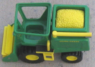 John Deere Green 7" Combine w Rotating Header - Image 1 of 2