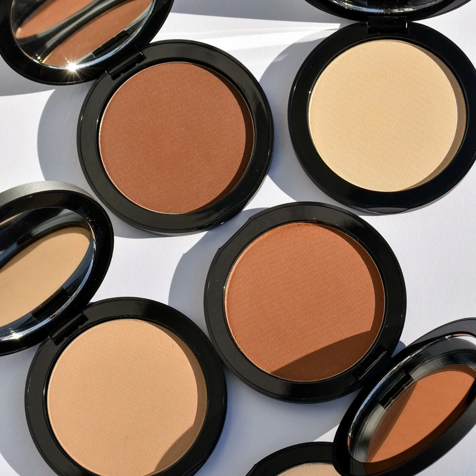 Glo Minerals Glo Pressed Base Powder Foundation 9.9G - Image 1 of 1