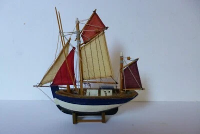 ancienne maquette de bateau pêche en bois (20cm) - Photo 1/4
