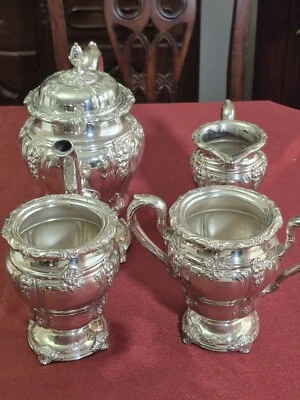 Antiguo E.G. Webster & Son uva ornamentada y placa de plata floral 4 piezas servicio de té Foto 1 de 4