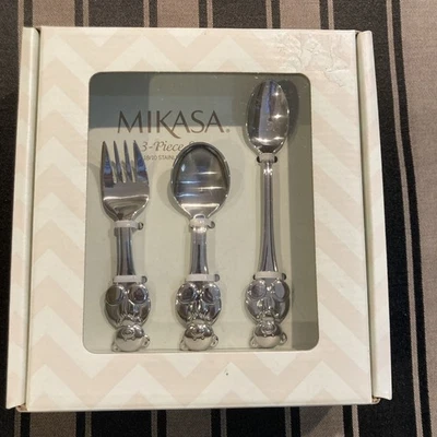 Juego de 3 piezas para bebé Mikasa Theodore.  Cubiertos de oso de peluche Foto 1 de 4