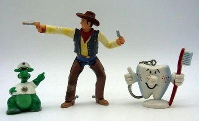 Konvolut Bullyland Figuren Spielfiguren Poldi Polizeidino Cowboy Zahn mit Bürste - Bild 1 von 3