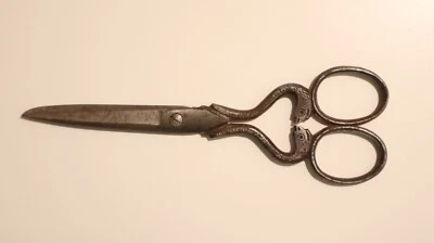 Ancienne paire de Ciseaux de couture poignées en poisson XIXe siècle - Photo 1/4