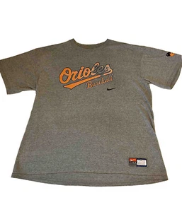 Nike Baltimore Orioles Baseball T-Shirt Uomo Taglia Large Grigio SPEDIZIONE GRATUITA! - Foto 1 di 5