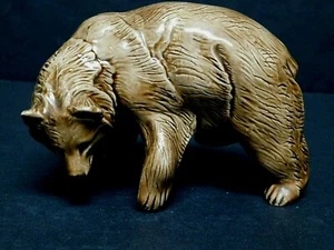Estatuilla de cerámica de oso pardo firmada de colección 3,75" de alto 5" de largo Ex. De colección. Estado. - Imagen 1 de 4