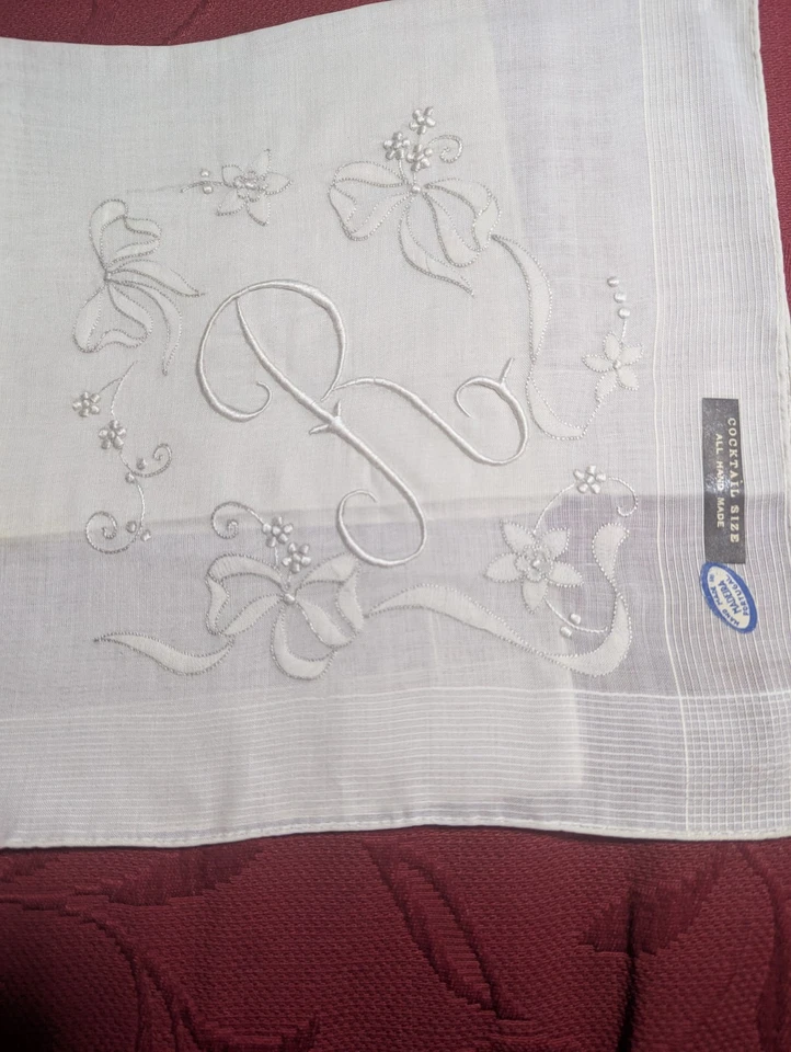 Magnificent 复古 MADEIRA HandKERCHIEF 纯白色装饰刺绣 全新带标签 — 第 1/1 张图片